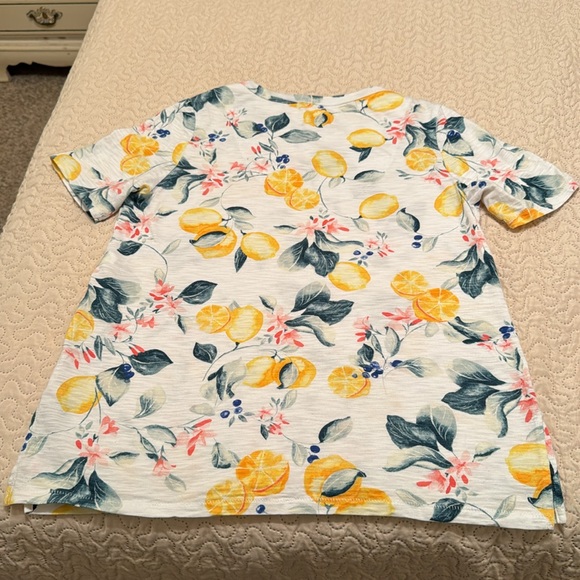Chico’s V Neck Shirt with Lemon Print Size 0 - Picture 4 of 12
